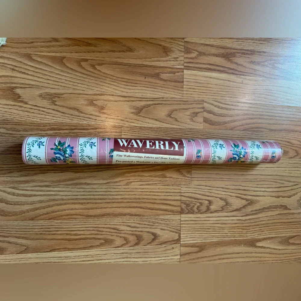NWT big Waverley,Floral.Pre-pasted wall/shelf liner covering.